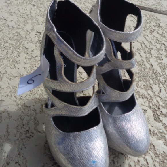 Qupid Iridescent platform  heels NWT - Picture 9 of 11